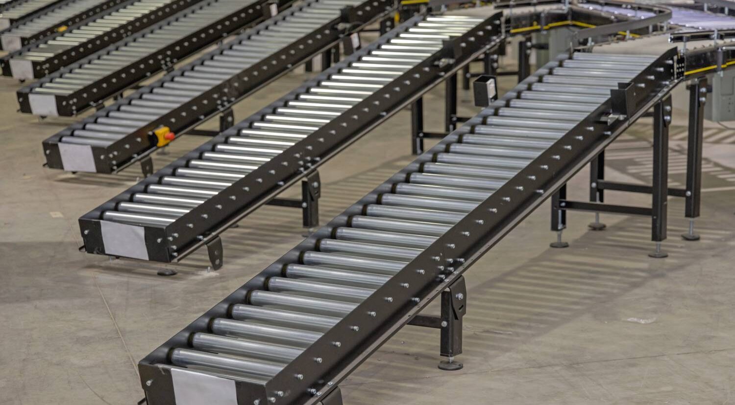 Sorting Gravity Conveyors Roller Lines in Distribution Warehouse