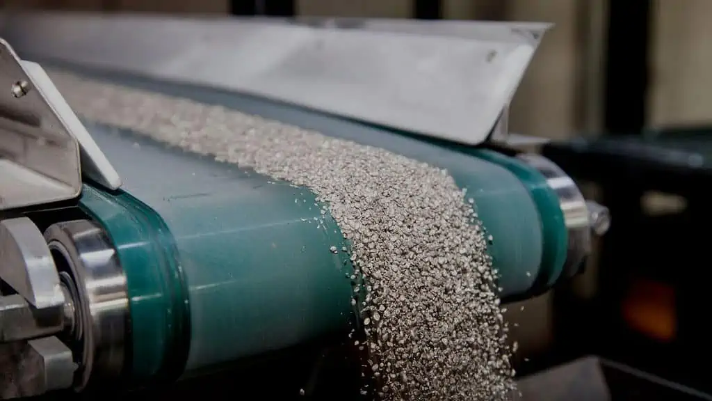 conveyor-belts-uses-1-1024x576